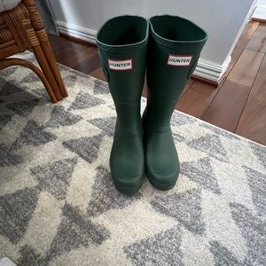 Hunter mid high boot, green, Size 11 women, rain boots